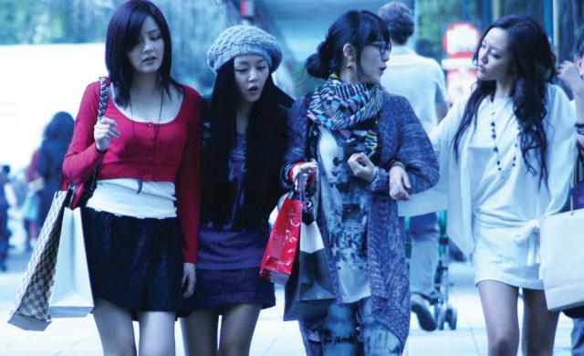 They even do the arm-in-arm thing that women only seem to do in the movies!