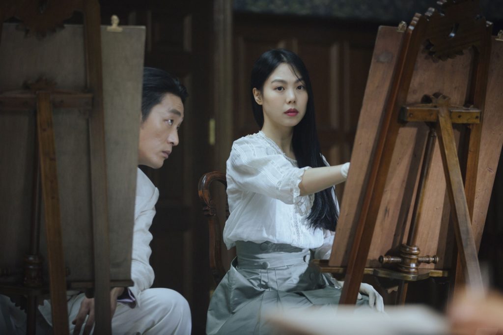 "Hey, you're painting yourself and Sook-hee WOAH!"